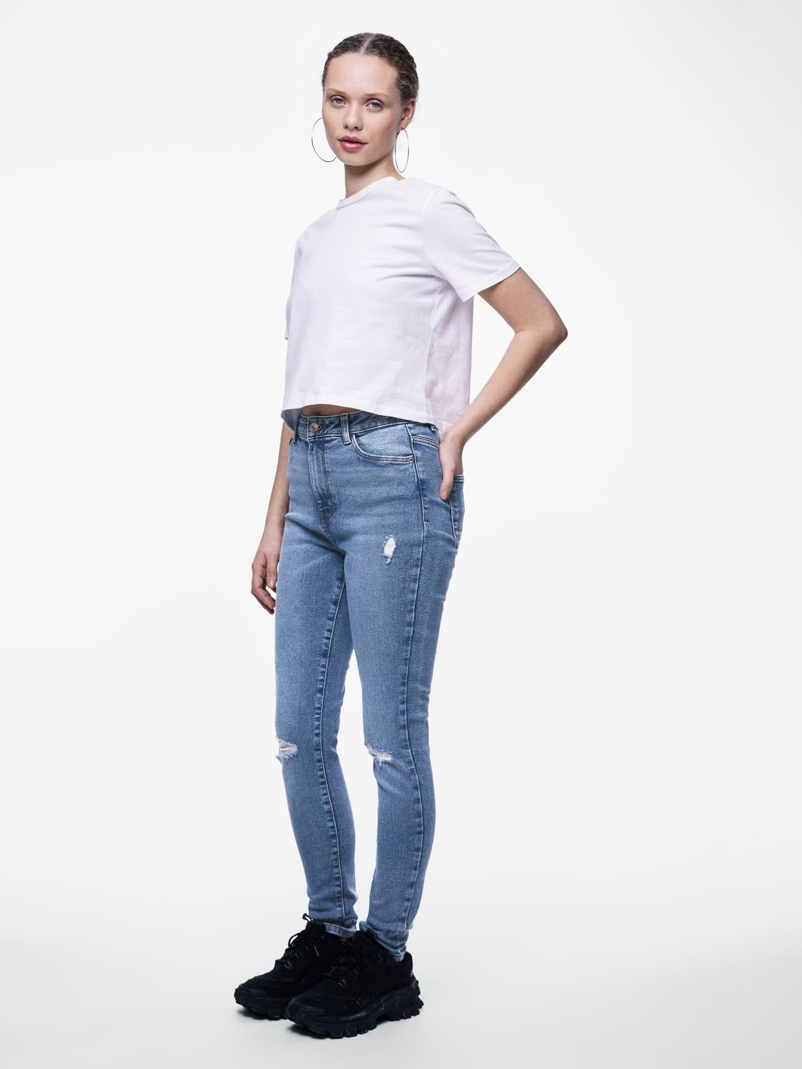 model_shot-front_full